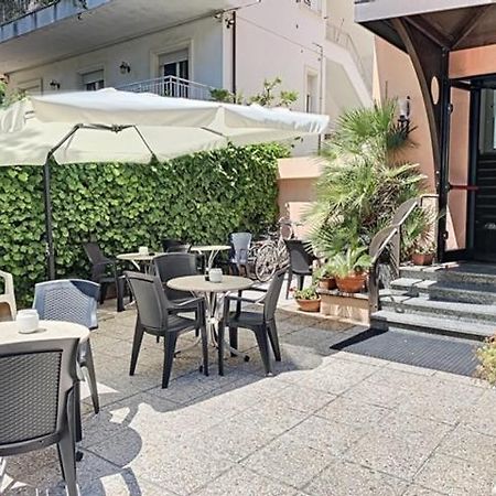 Hotel Iride Suite, Breakfast&Brunch - ideale per famiglie e coppie Riccione Esterno foto
