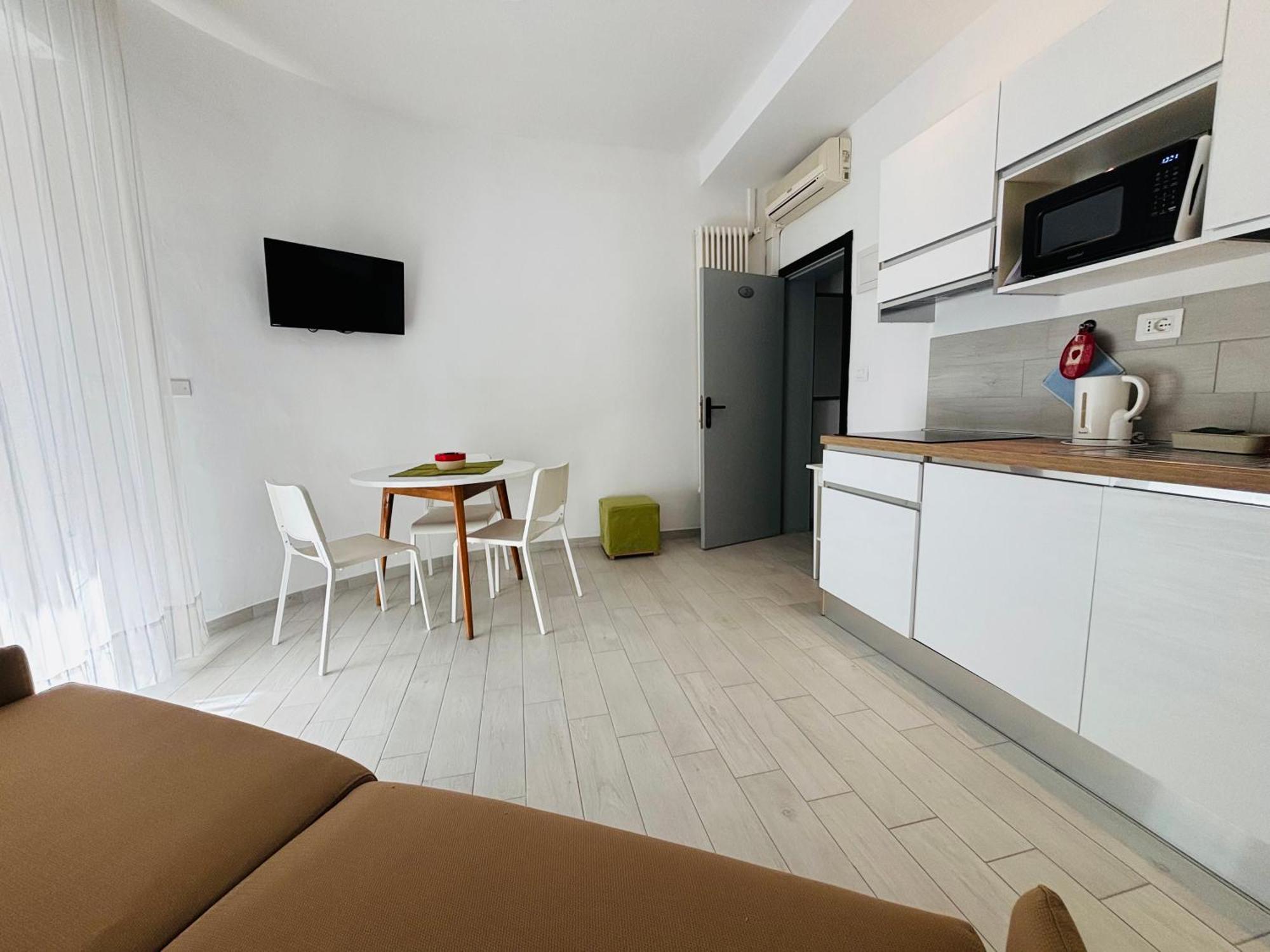 Hotel Iride Suite, Breakfast&Brunch - ideale per famiglie e coppie Riccione Esterno foto
