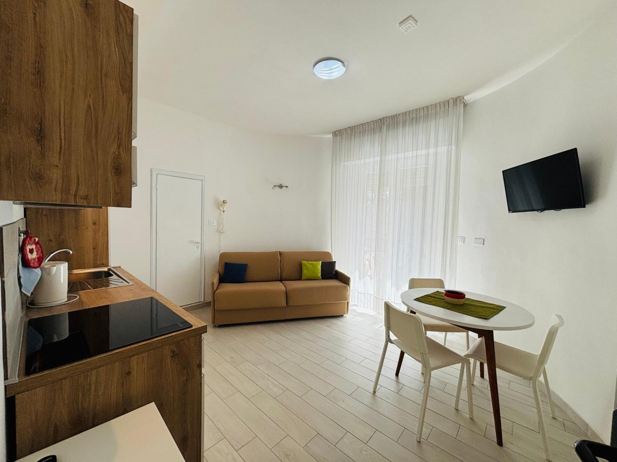 Hotel Iride Suite, Breakfast&Brunch - ideale per famiglie e coppie Riccione Esterno foto