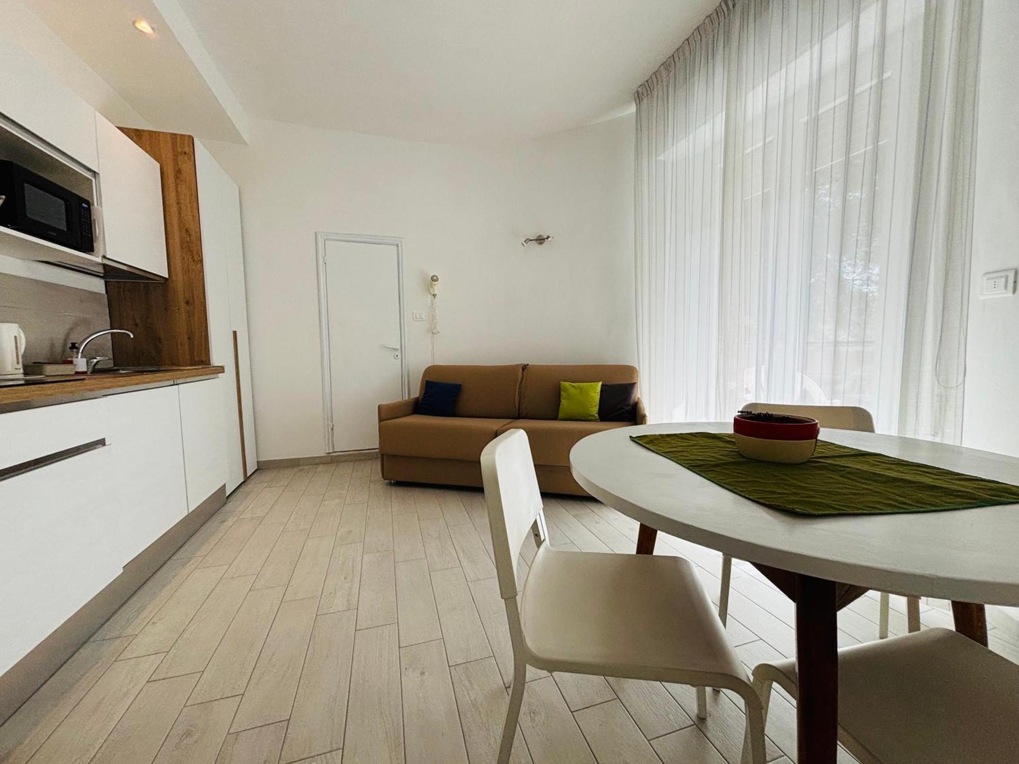 Hotel Iride Suite, Breakfast&Brunch - ideale per famiglie e coppie Riccione Esterno foto